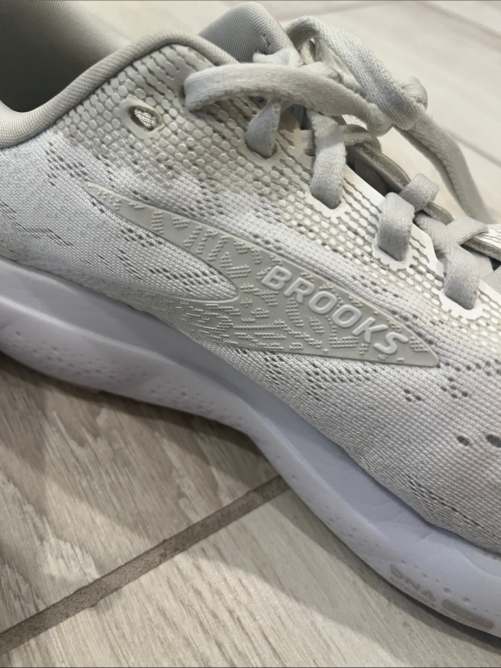 Brooks Women's White Athletic Running Shoes - Picture 6 of 9